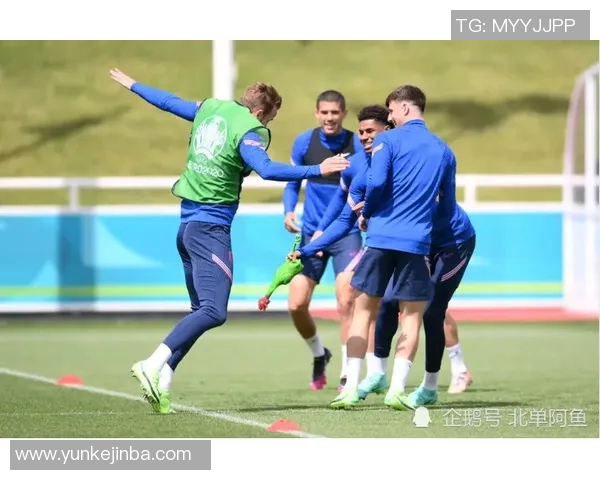 世界杯预选赛英格兰萨卡边路突破制造威胁